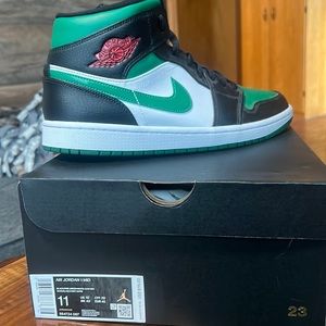 Jordan 1 mid green toe